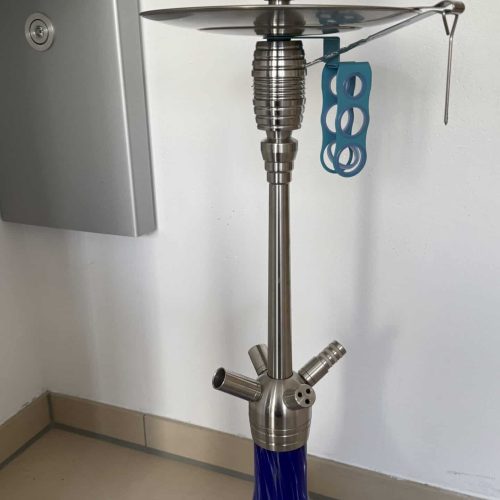 Rauchsäule mit Glasbasis, ideal für Shisha-Genuss, inklusive Zubehör.