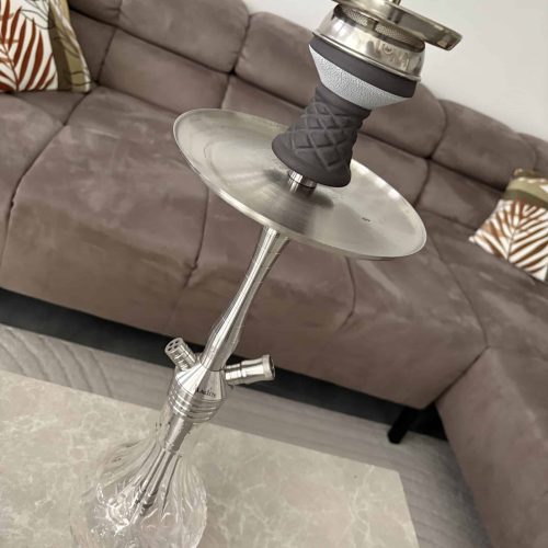 Dekorative Rauchsäule für Shisha, stilvoller Blickfang im Wohnzimmer.