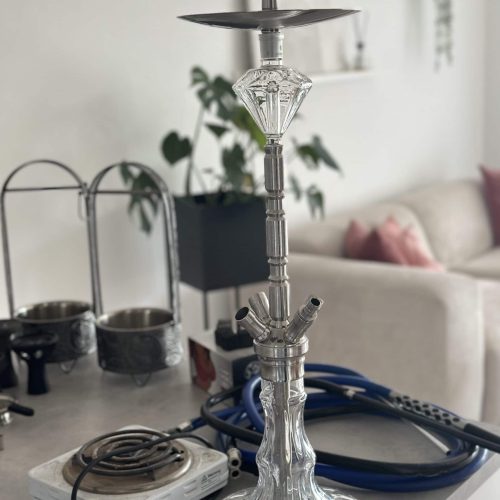 Rauch-Hookah aus Glas mit Zubehör, ideal für Shisha-Liebhaber.