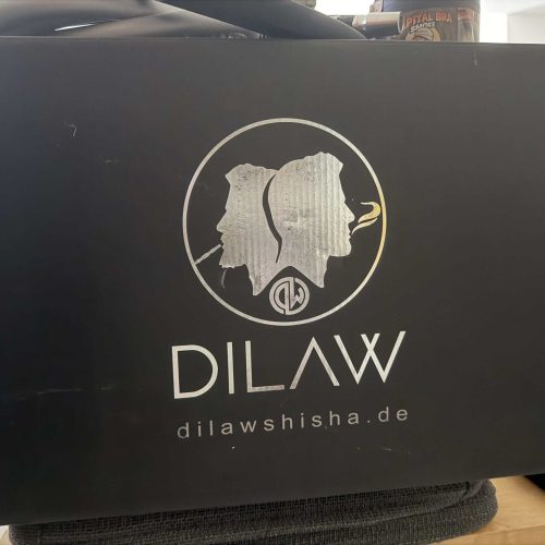 Schwarze Shisha Zubehörbox mit DILAW Logo und Website.