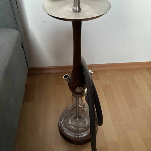 Rauchsäule mit Metalldisk, Glasflasche und Schlauch.