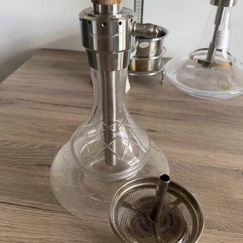 Transparente Glasbowl mit Metallaufsatz für Shisha.