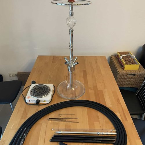 Rauchsäule mit Glas- und Metallteilen, inklusive Schläuchen und Werkzeugen. Perfekt für Shisha-Liebh.