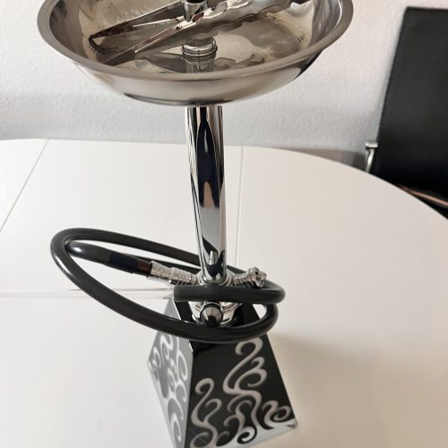 Hochwertige Rauch-Hookah mit Edelstahl-Schale und Zange, ideal für Shisha-Liebhaber.