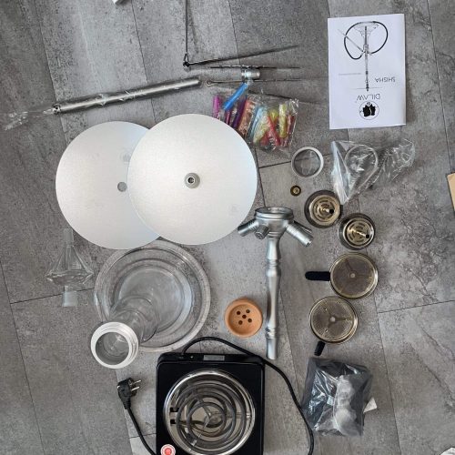 Zubehör für Shisha mit Schlauch und Kohle.