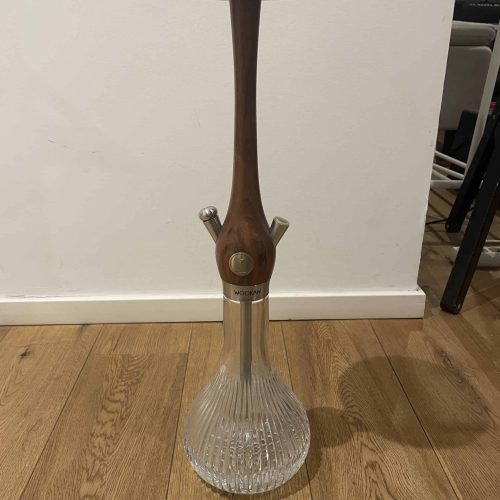 Rauchsäule mit Holz-Optik, ideal für Shisha-Liebhaber, hochwertiges Material, stilvolles Design.