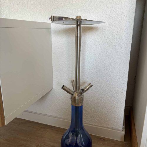 Shisha-Head und Schlauch auf Boden, ohne Wasser.