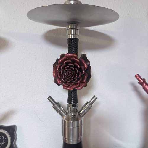 Shisha mit Blume und Metallaufsätzen, moderne Shishabowl.