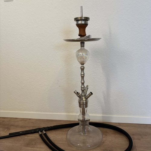 Shisha mit Glasbowl, Metall- und Holzkomponenten, flexible Schlauch.