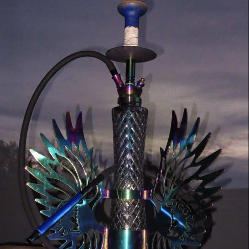 Bunte Rauch-Hookah mit Flügel-Design und LED-Beleuchtung, ideal für Shisha-Liebhaber.