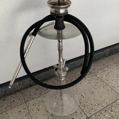Rauchsäule mit Wasserpfeife, Shisha, Hookah, Glasbasis, schwarzer Schlauch, Edelstahl.