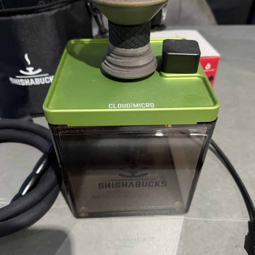 Vape Gerät für Shisha-Dampfen, grüne Box mit Dampfaufsatz.