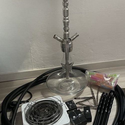 Hochwertige Shisha mit umfangreichem Zubehör und Ersatzteilen für den perfekten Genuss.
