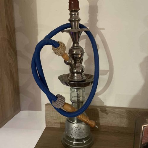 Altmodische Shisha mit Metall und Holz.