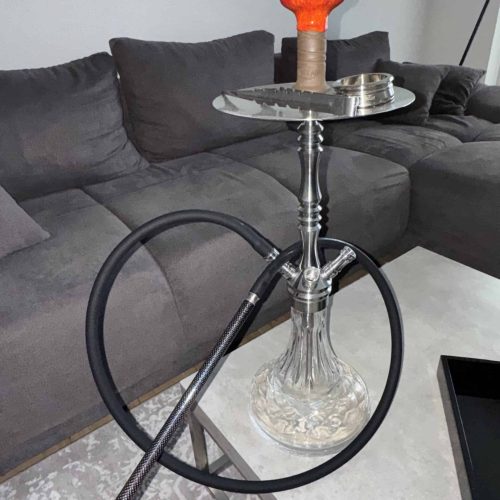Rauchgerät für Wasserpfeife mit Glasbasis und Metallaufsatz, ideal für Shisha-Abende.