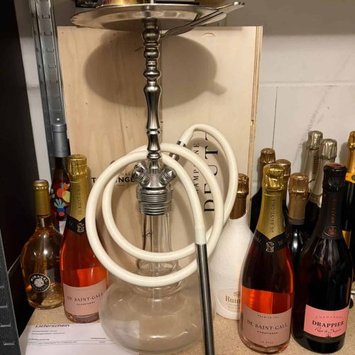Shisha mit Flaschen, Wasserpfeife, Hookah, Getränke, Party.