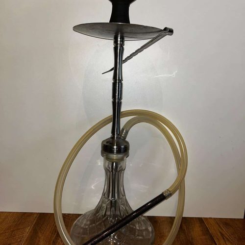 Moderne Rauchsäule mit Schlauch und Düse, ideal für Shisha-Liebhaber.