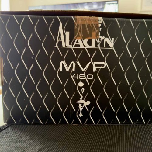 Schwarze Glasbowl für Shisha auf Verpackung.