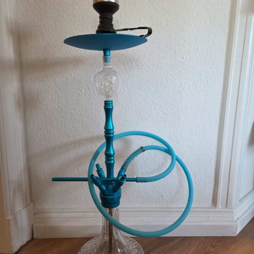 Blaue Shisha mit Glasbowl und Silikonschlauch.