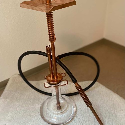 Raucherset mit Kupferrohr, Glasbasis und Metallzubehör für Shisha.