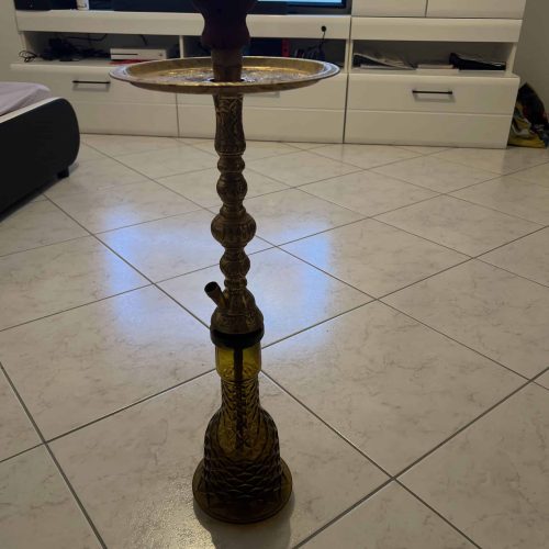 Rauch-Hookah aus Holz mit Tablett, Vintage-Design, ideal für Shisha-Liebhaber.
