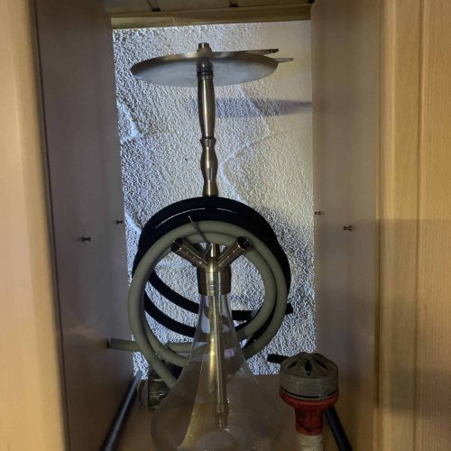 Shisha-Rauchsäule im Schrank, Wasserpfeife, Zubehör.