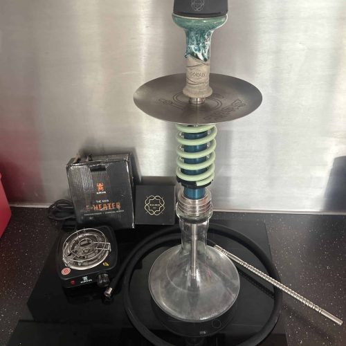 Große Shisha mit Glasbowl, Heizsystem und Zubehör für den Genuss.
