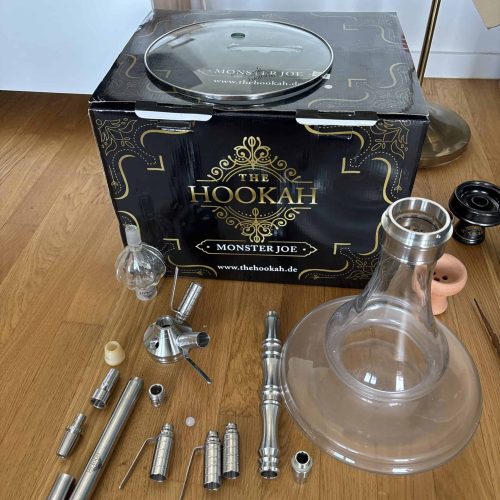 Komplettes Hookah Raucherset mit Glasbowl, Metallteilen und Zubehör.