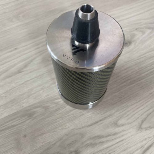 Vape-Device mit Carbon-Design, ideal für Dampfer, gebraucht, gut erhalten.