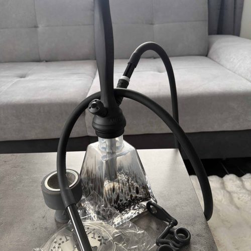 Raucherset für Shisha mit Glasbasis, Schlauch und Zubehör, ideal für Genuss und Entspannung.