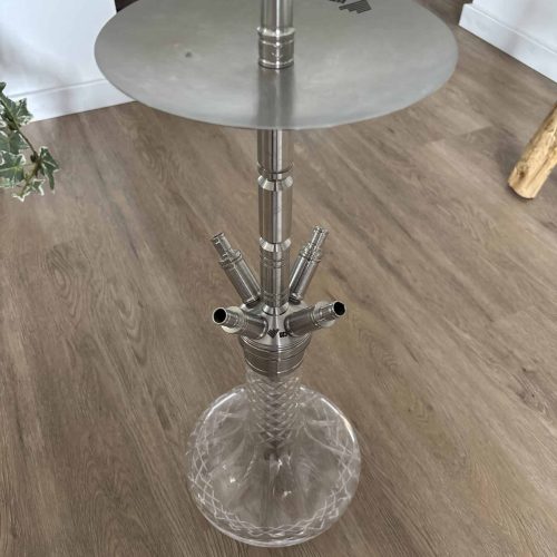 Hochwertige Wasserpfeife mit Glasbasis und Metallaufsatz, ideal für Shisha-Liebhaber.