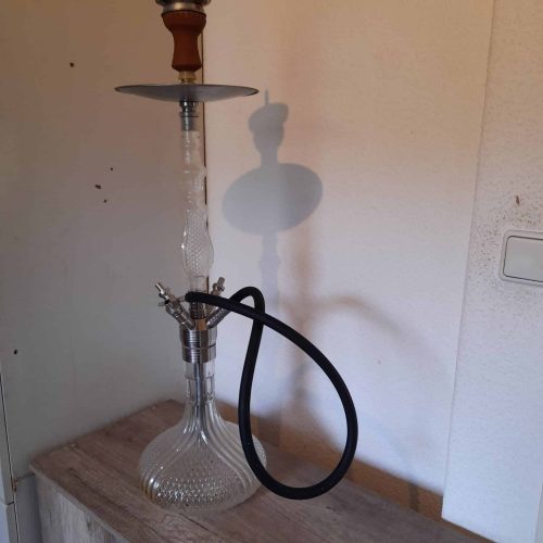 Glasbowl Shisha mit Schlauch und Turm-Topfelement.