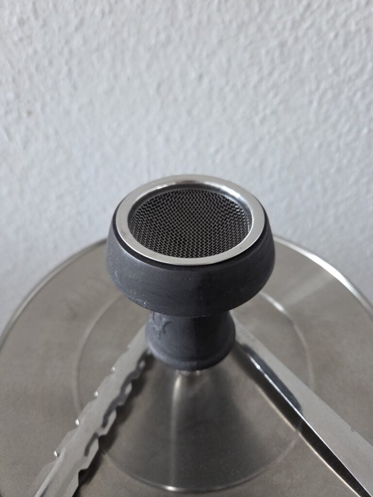 Schwarze Glasbowl für Shisha auf Metallständer.