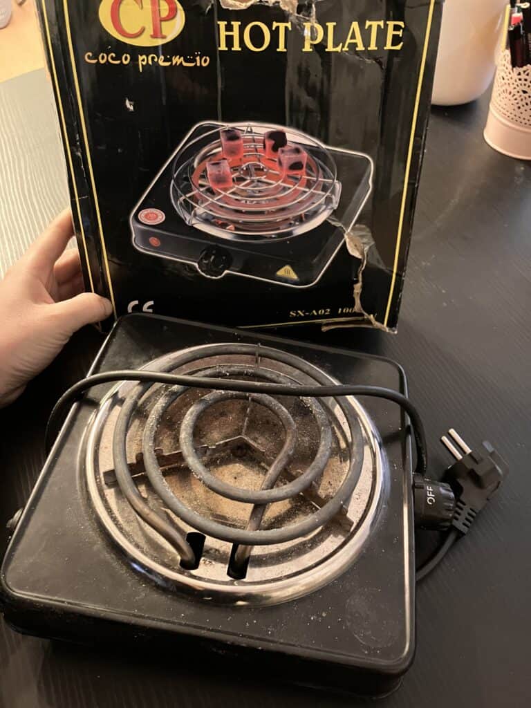 Kleine Kochplatte mit verchromtem Gitter, ideal für Camping oder kleine Küchen, gebraucht, funktions.