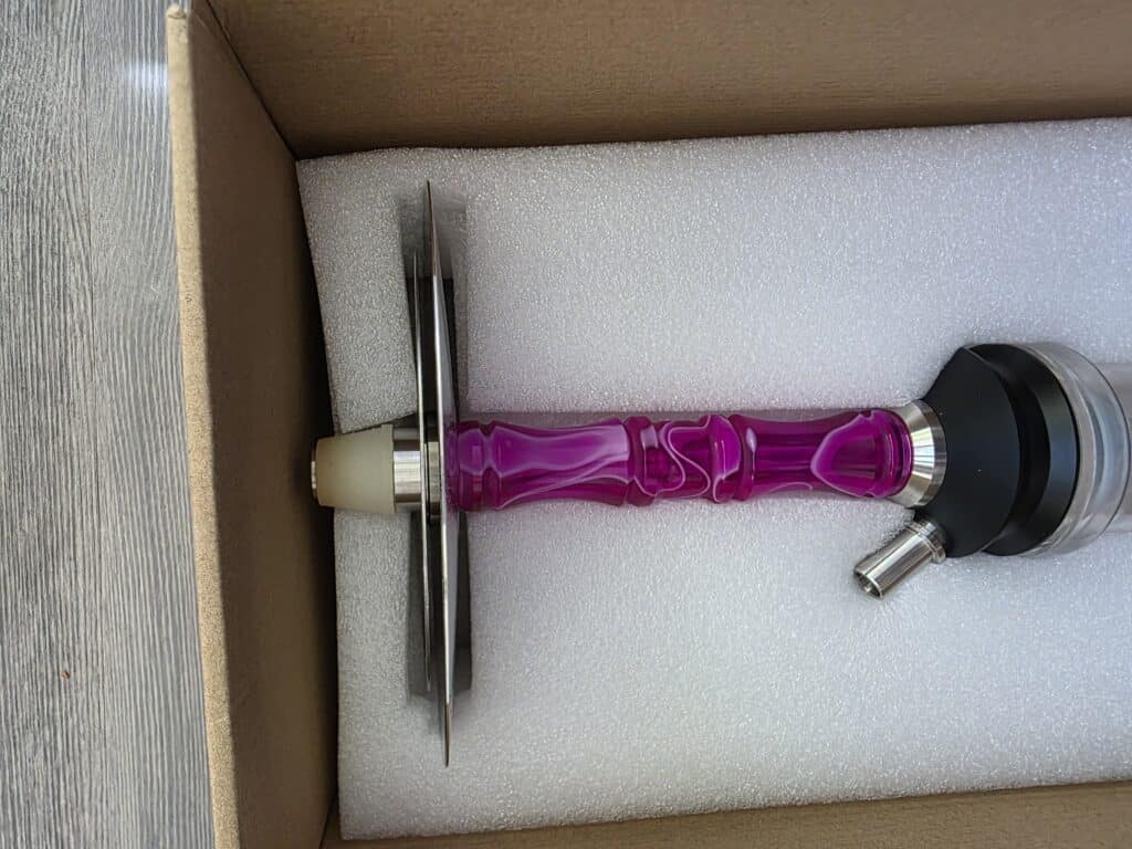Robuste Shisha mit Edelstahl-Design und Glasbowl.