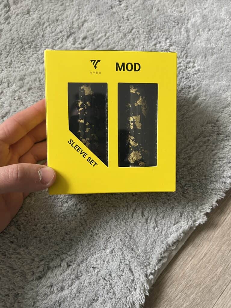 Vyro MOD Shisha Sleeve Set in gelber Verpackung mit Sichtfenstern.