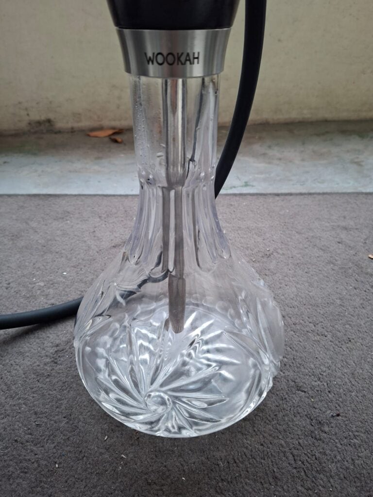 Elegantes Wookah Glas-Shisha mit Heizstab und stilvollem Design.
